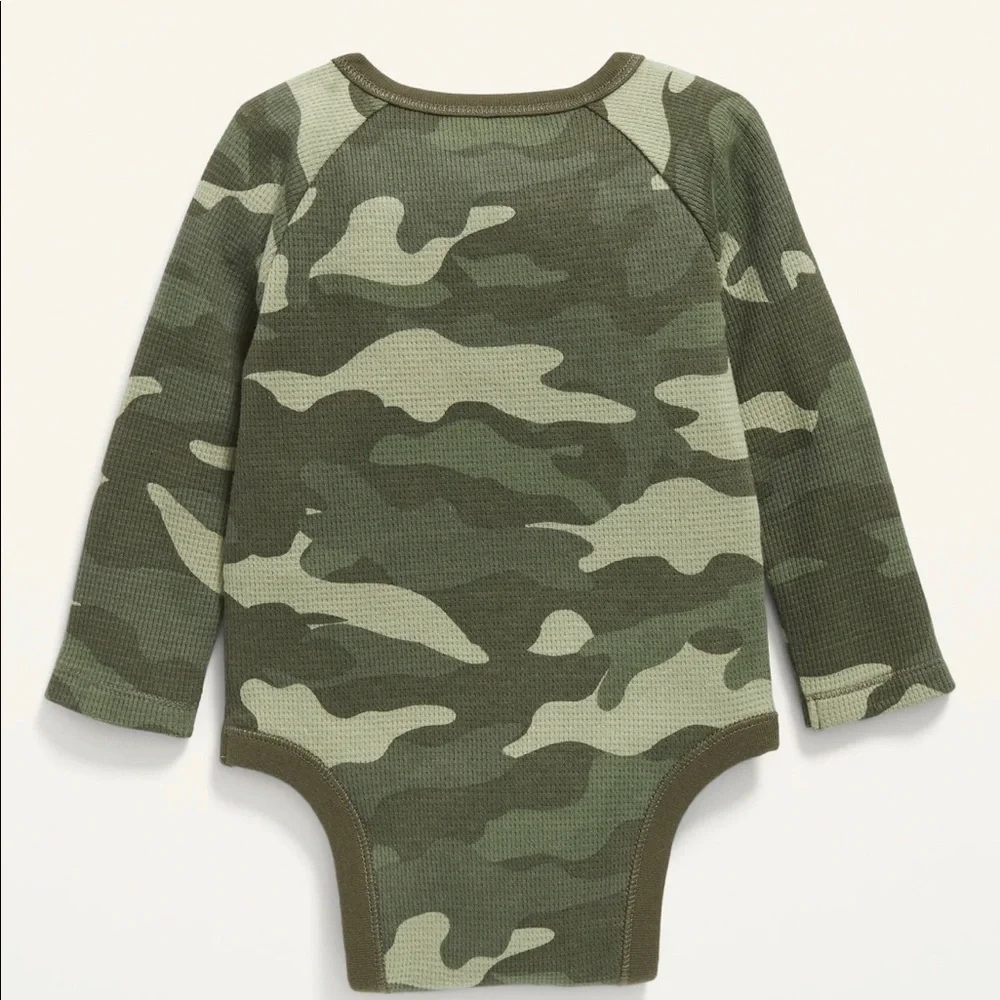 New Old Navy Camo Army Thermal Button Top Long Sleeved Romper 12-18 Months NWT